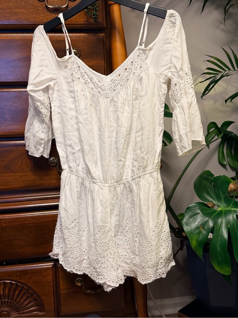 💕 3 for $25 sale American Eagle Outfitters White Eyelet Off-Shoulder Romper